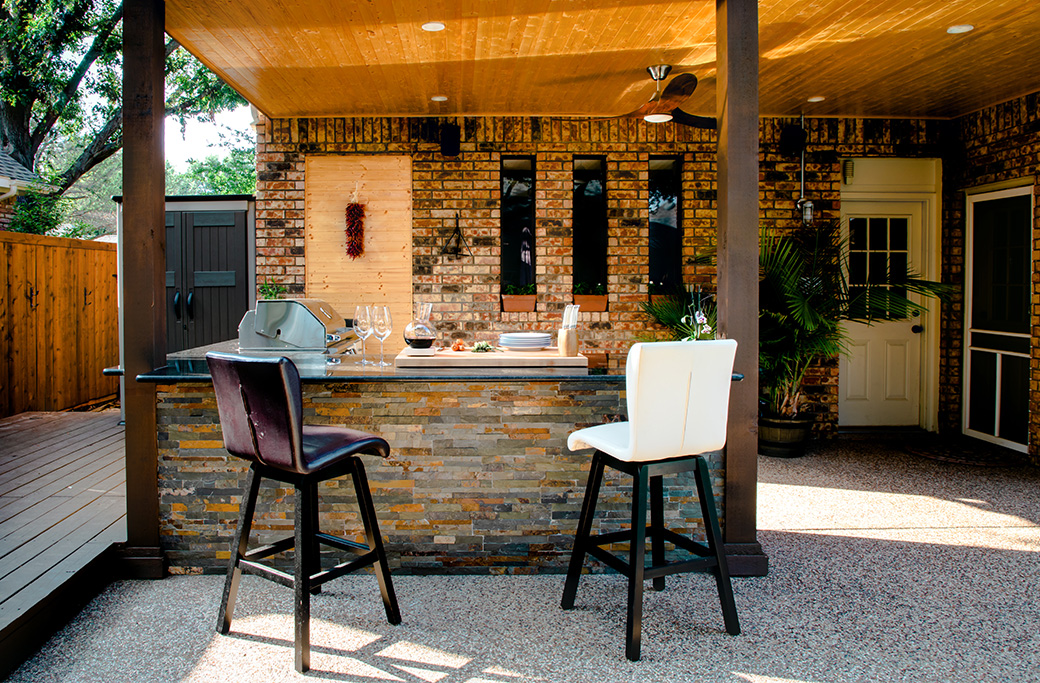 Must-Have Features for Your Moline Outdoor Kitchen